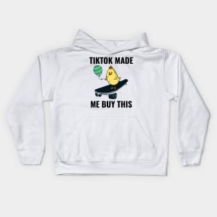 TikTok Made me Buy This Funny Skater Chick on a Skateboard Nice Shirt Kids Hoodie